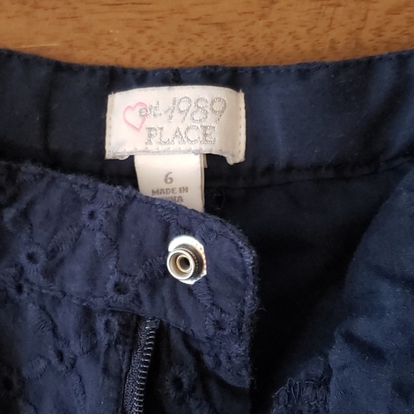 Shorts - Picture 2 of 3